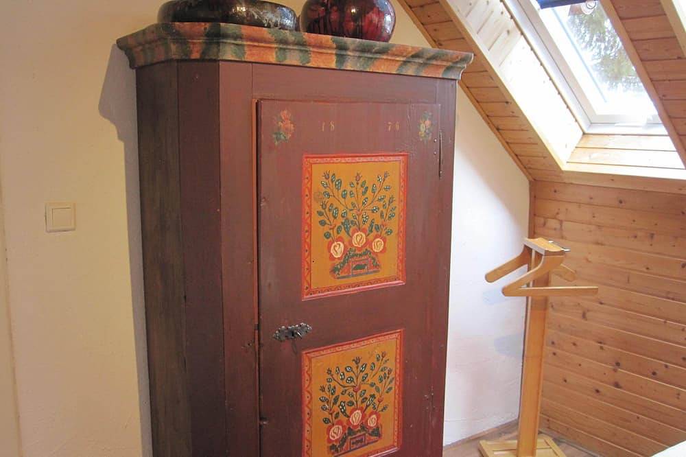 Ganze Wohnung, Helle Fewo im Obergeschoss mit gemütlicher Sitzecke in Schwandorf, Ostbayern