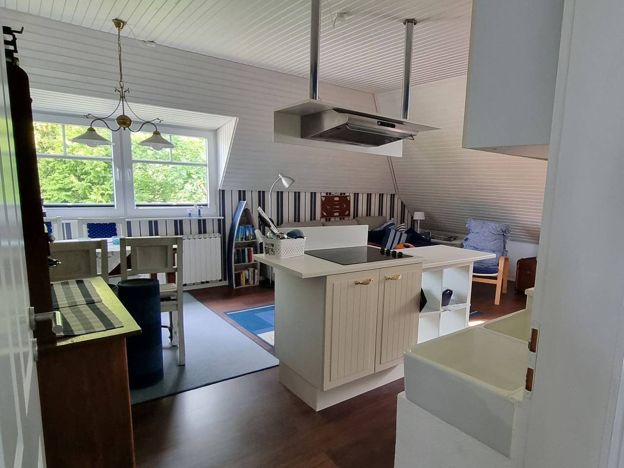 Ganze Wohnung, Komfortable Ferienwohnung Klönschnack mit Garten, nahe Nordseestrand und Zentrum in Burhave, Butjadingen