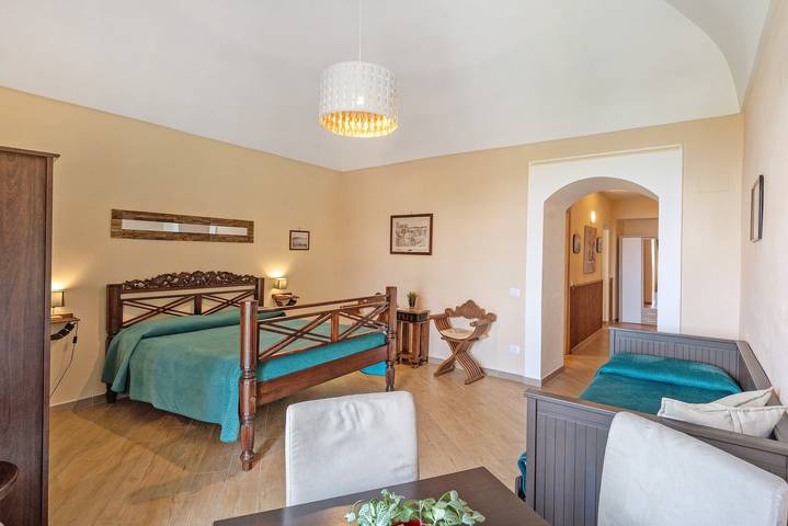 Ferienwohnung für 5 Personen, mit Balkon und Garten in Meta