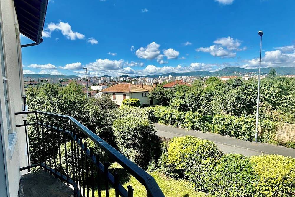 Grande Maison Avec Jardin en Centre Ville in Clermont-Ferrand, Volcans d'Auvergne Regional Nature Park