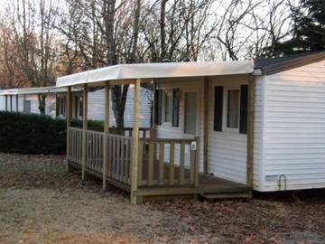 Gîte pour 3 personnes, avec piscine et terrasse à Limeuil