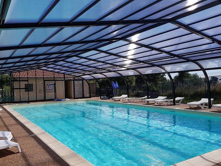 Tente pour 4 personnes, avec Jardin et Sauna dans Auvergne-Rhône-Alpes