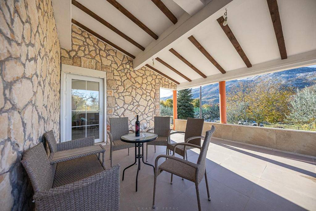 Komfortables Haus mit Terrasse Kotlenice, Zagora in Dalmatinisches Zagora