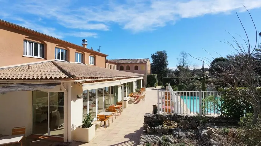 Hotel para 2 personas, con jardín y piscina, Familias con niños - 1