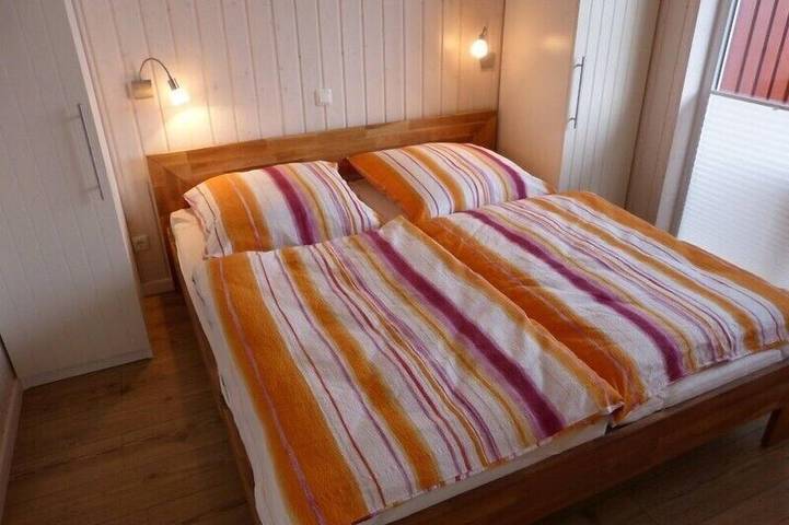Ferienhaus für 6 Personen, mit Whirlpool und Terrasse sowie Garten und Sauna in Wesselburenerkoog - 2