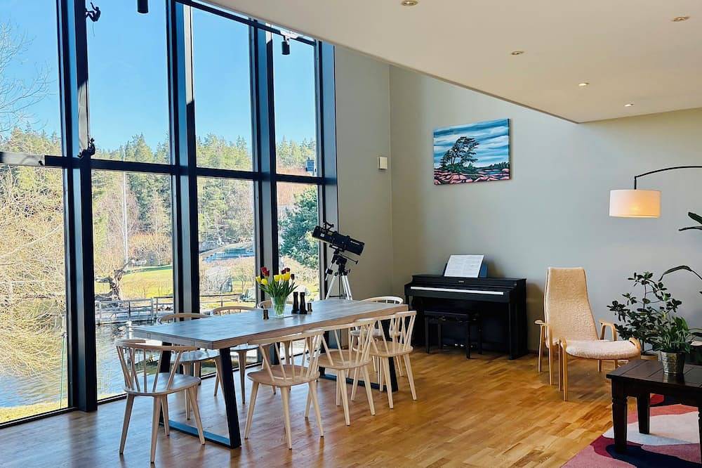 Waterfront villa with private dock & wood-fired sauna in nature reserve in Nacka, Stockholmer Schärengarten