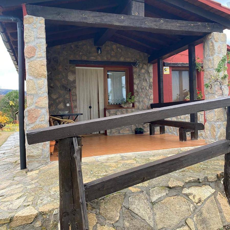 Casa Rural Roja in El Tiemblo, Provincia de Ávila
