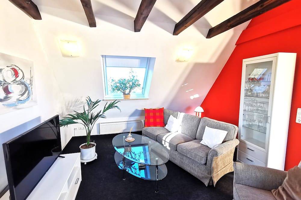 Ganze Wohnung, Stilvoll Wohnen im 45m² Dachgeschoss-Apartment für 1-2 Personen in Ahrensburg, Kreis Stormarn