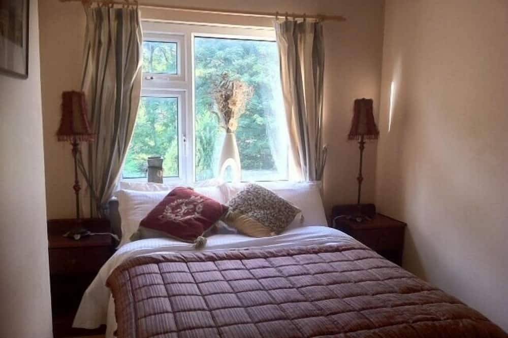 Charmantes und geräumiges Stadthaus mit 3 Schlafzimmern. Großer Garten. Privater Parkplatz. in Ballina, County Mayo