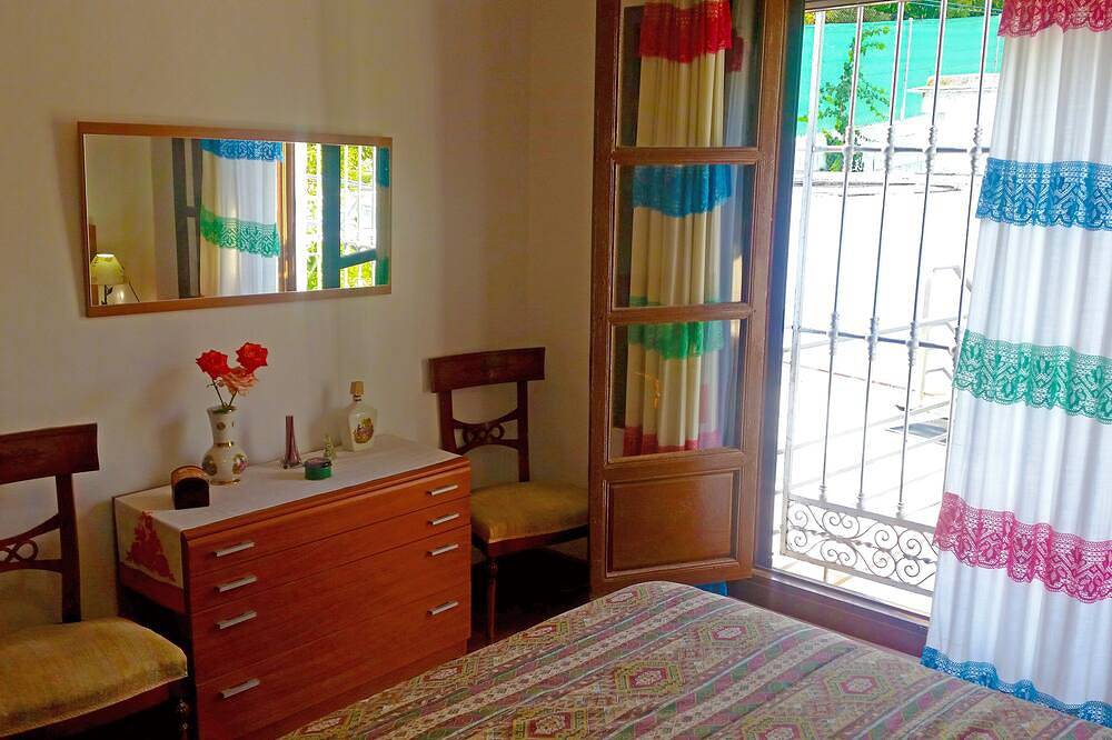 Classic Andalusian Villa, surrounded by Orange Trees, Fountains, Gardens & Pool in Órgiva, Provincia de Granada