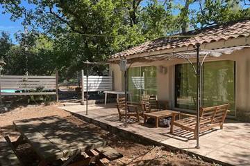 Gîte pour 6 personnes, avec piscine à Velleron