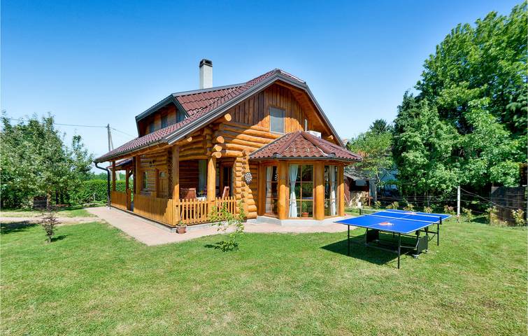 Ferienhaus für 6 Personen, mit Terrasse und Sauna sowie Pool und Garten, mit Haustier - 1