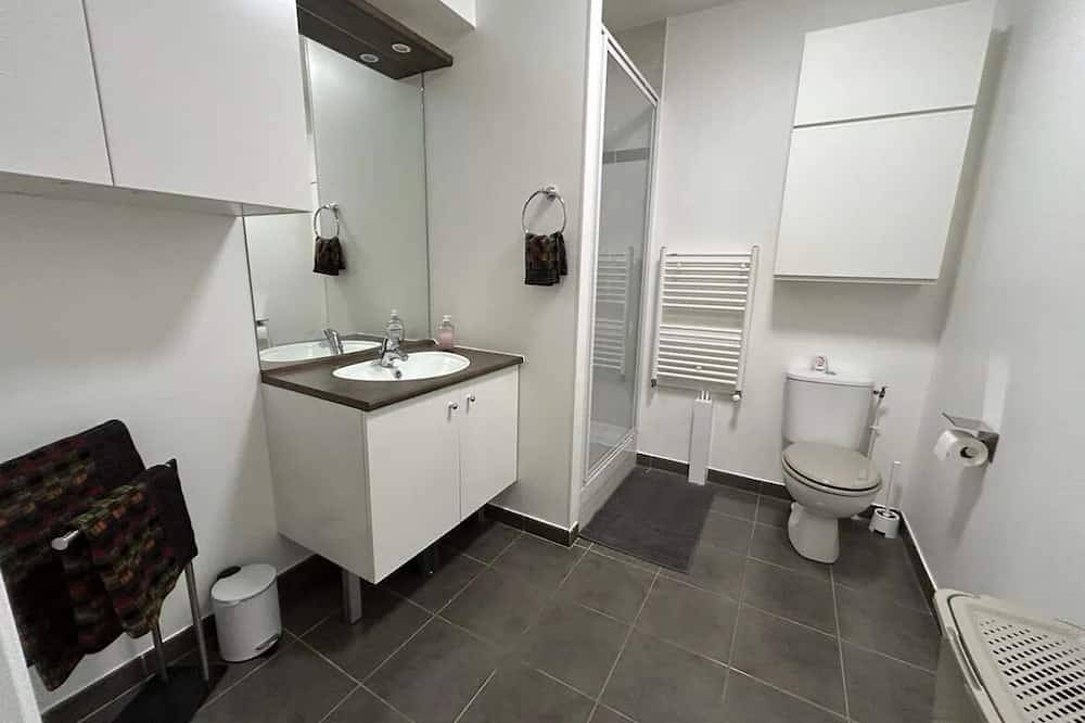 Entire apartment, Studio à Puteaux Proche de Paris La Défense Arena in Puteaux, Hauts-de-Seine