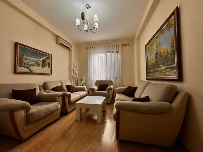 Apartament wakacyjny dla 4 osób, z widok i balkon w Tirana