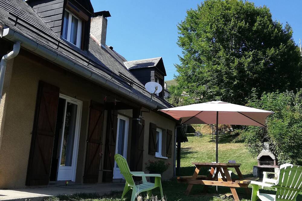 Quiet mountain house with fireplace in Poubeau, Französische Pyrenäen