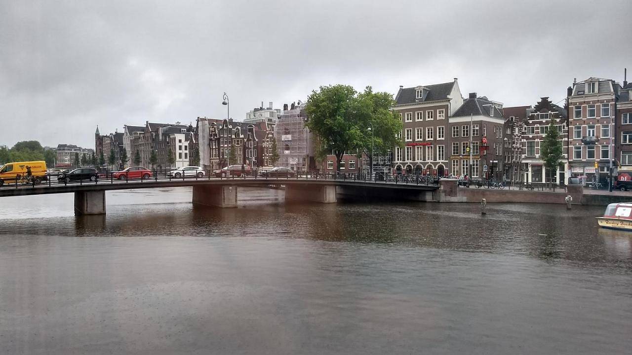 Rembrandt Square Boat in Holländische Küste
