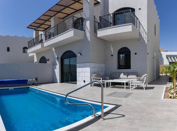 Chalet para 12 personas, con vistas además de piscina y jardín - 1