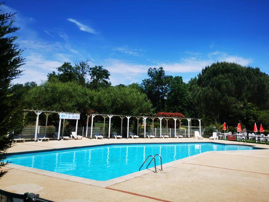 Camping Les Pins du Soleil - Mobilhome 4 personnes - Mobil-Home 2 Chambres 4 Personnes Clim Tv Tc in Saint-Paul-lès-Dax, Région de Dax