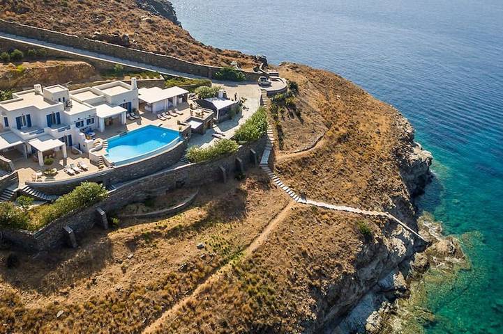 Villa for 16 people, with terrace in Syros