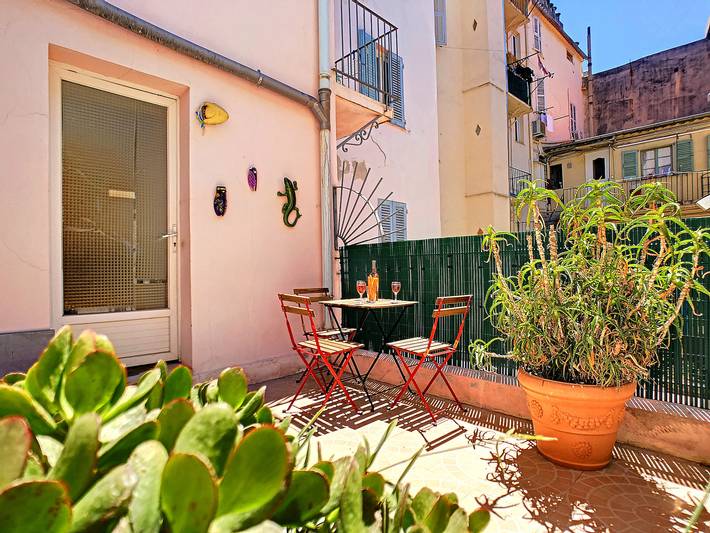 Entire apartment, N&J - Urban Sun - Central - Very close sea in Nice (France), Mediterranean Coast (France)