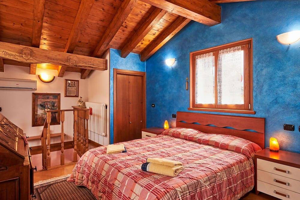 Wunderbares alleinstehendes Ferienhaus mit W-Lan, Klimaanlage, Tv, Terrasse und Haustiere erlaubt in Vercana, Gemeinde Vercana