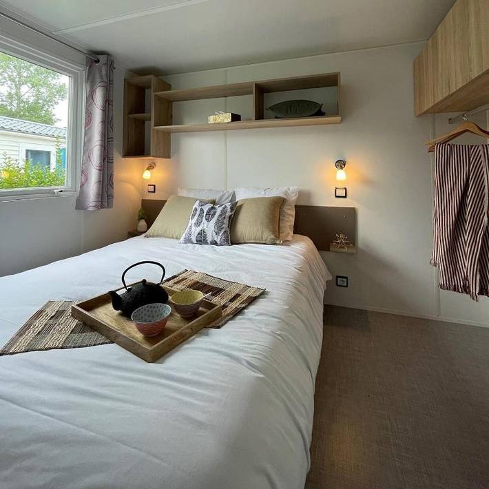 Camping pour 4 personnes, avec Terrasse ainsi que Bassin pour enfant et Piscine