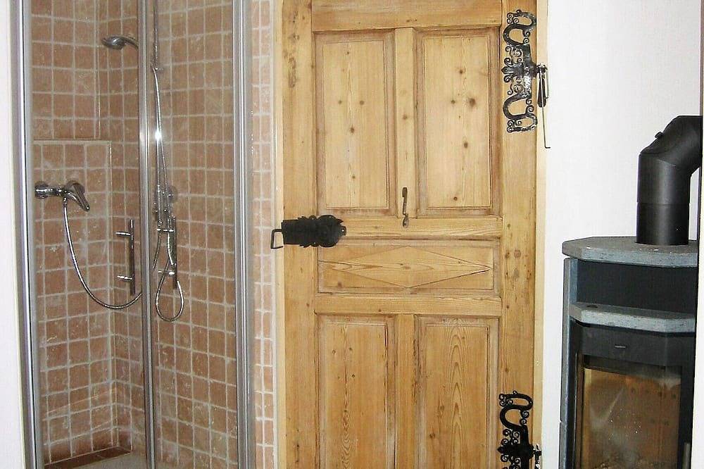 Zirbenholz Ferienhaus mit Sauna, großer Terrasse und eingezäuntem Garten in Aschau im Chiemgau, Bayerische Alpen