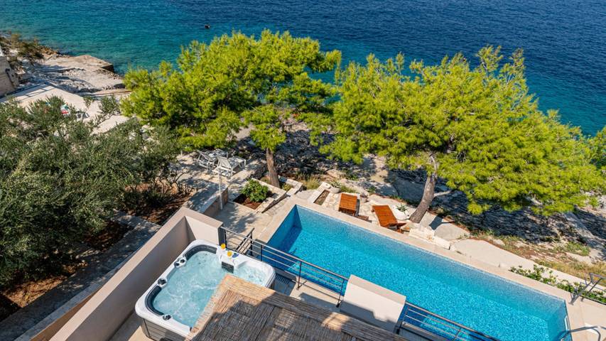 Villa für 6 Personen, mit Garten und Whirlpool sowie Terrasse in Kroatien - 2