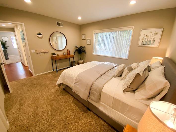 Vacation rental for 8 people, with balcony and yard, with pets in Glendale (CA)