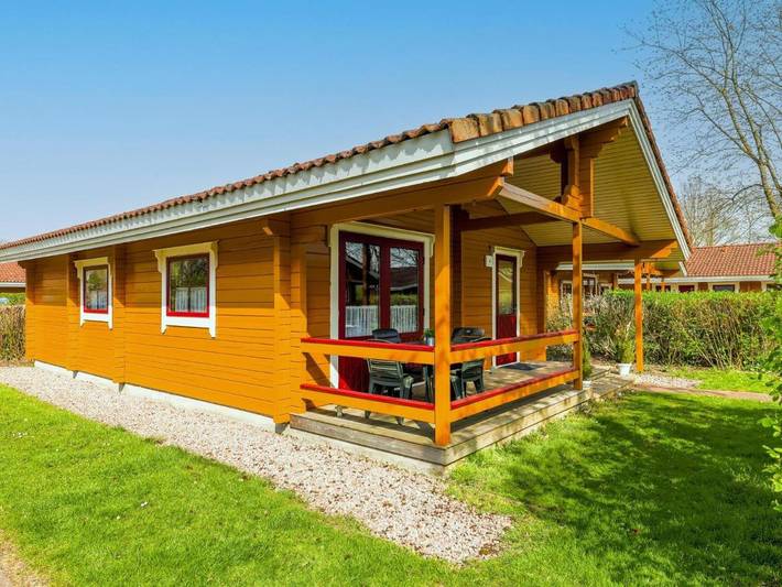 Chalet voor 4 personen, met zwembad en tuin in Hardenberg