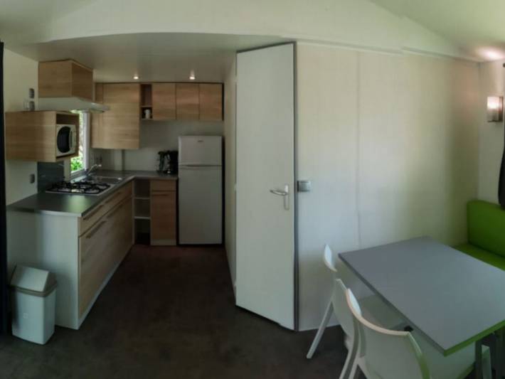 Mobil home pour 2 personnes, avec terrasse et piscine à Collias - 2