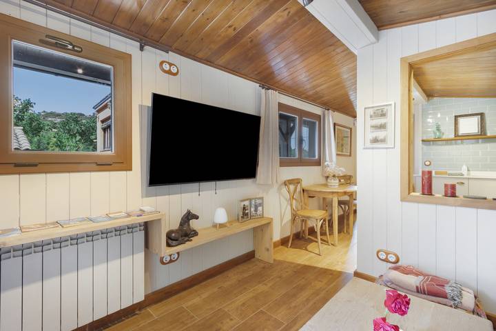 Holiday Home 'Casita De Las Cuadras' with Private Terrace, Wi-Fi and Air Conditioning in Solsona, Lleida Provins