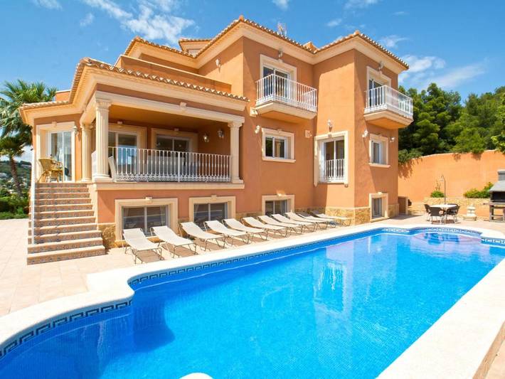 Chalet para 19 personas, con piscina además de jardín y balcón - 1
