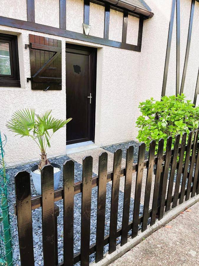 Cottage cosy avec jardin, piscine et parking in Cabourg, Région de Caen