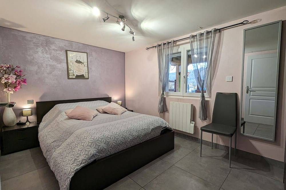 Chalet spacieux avec sauna, spa et baby-foot, proche stations de ski in Ramonchamp, Région d'Épinal