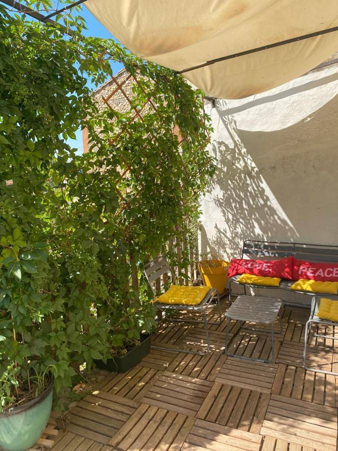 Location de vacances pour 6 personnes, avec terrasse et vue, animaux acceptés à Lézan
