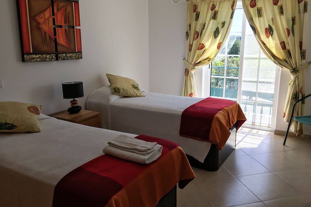 En imponerende villa med privat basseng, aircondition, omfattende hager + gratis Wifi in Ferragudo, Faro-distriktet