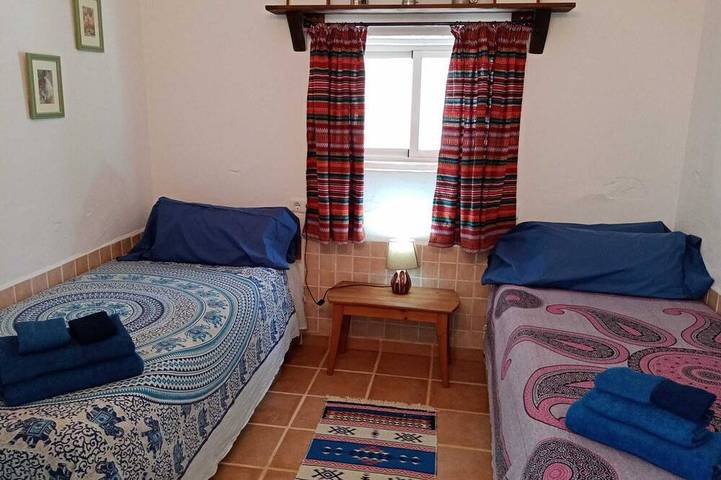 3 Bed Lodge - Sleeps 6 - Pool - Terrace - Parking in Loja, Granada Provinz