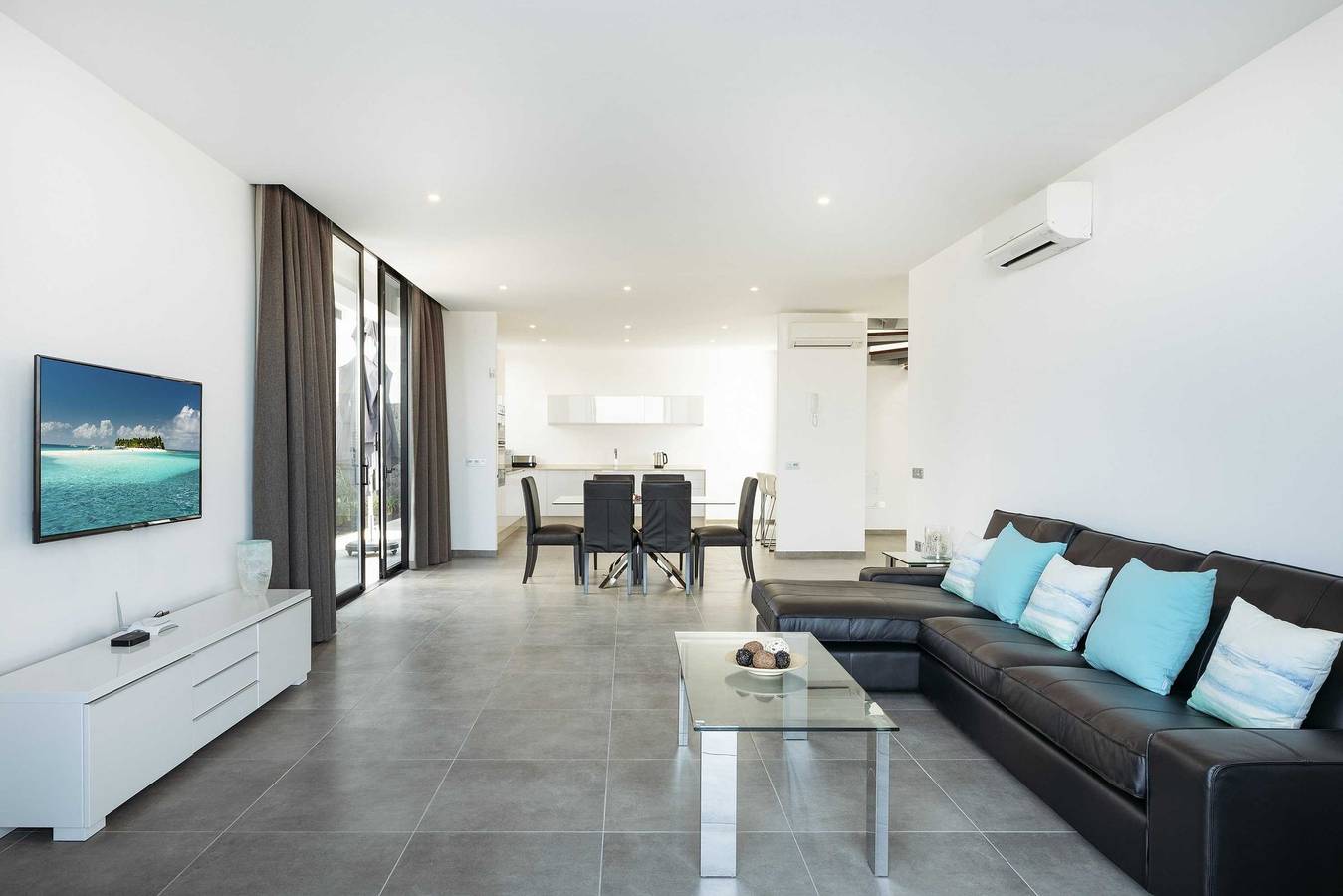 Modern Los Mojones Villa | 3 Bedrooms all En-Suite | Villa Berniente | Great Sea Views | Puerto Del Carmen in Puerto del Carmen, Tías