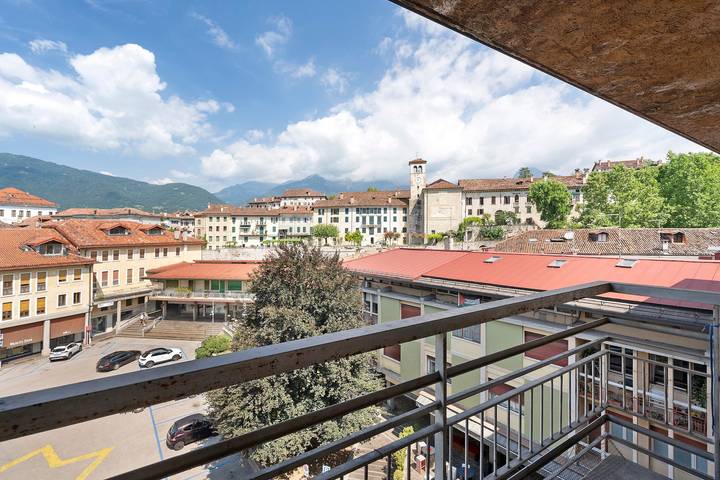 Appartamento intero, Appartamento 'Isola' con vista montagna, terrazza privata  e Wi-Fi in Feltre, Gruppo del Cimonega
