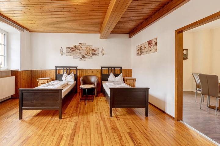 Entire apartment, Apartment '8' with Air Conditioning, Shared Garden and Wi-Fi in Thaleischweiler-Fröschen, Landkreis Südwestpfalz