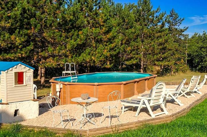 Location de vacances pour 5 personnes, avec piscine et jardin, animaux acceptés à Les Tourrettes