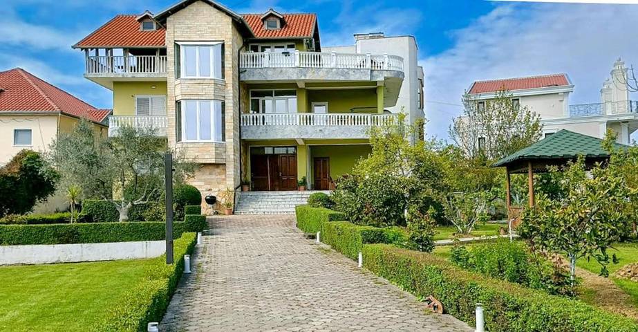 Maison d’hôte pour 5 personnes, avec vue et jardin, animaux acceptés à Tirana