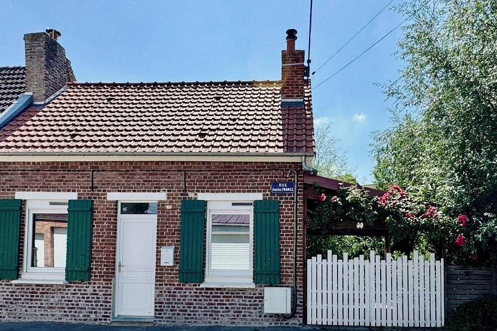 Annie's peaceful waterfront home in Arques, Región de Saint-Omer
