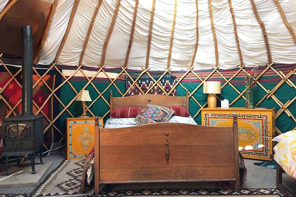 Eco Glamping immersed in nature, ideal for family holidays andromantic getaways! in Inch, County Cork