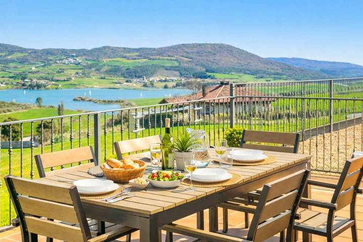 Casa rural para 14 personas, con Balcón y Terraza además de Vistas al lago y Vistas en Navarra - 2