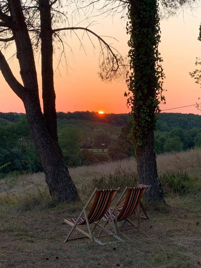 Location de vacances pour 4 personnes, avec piscine ainsi que vue et jardin à Monsac - 4