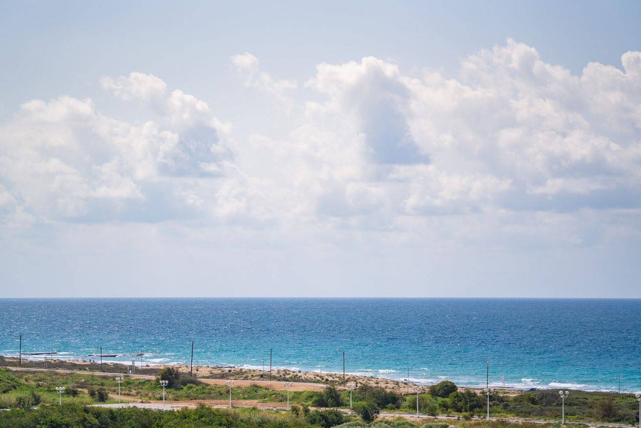 Entire apartment, Bright Sunny Holiday Home with Sea Views in Naaharia, North Distric (Israel)