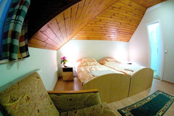 Location de vacances pour 2 personnes, avec jardin et vue, animaux acceptés dans Pilisvorosvar - 3