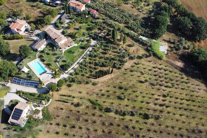 Ferienhaus für 15 Personen, mit Whirlpool und Terrasse sowie Garten